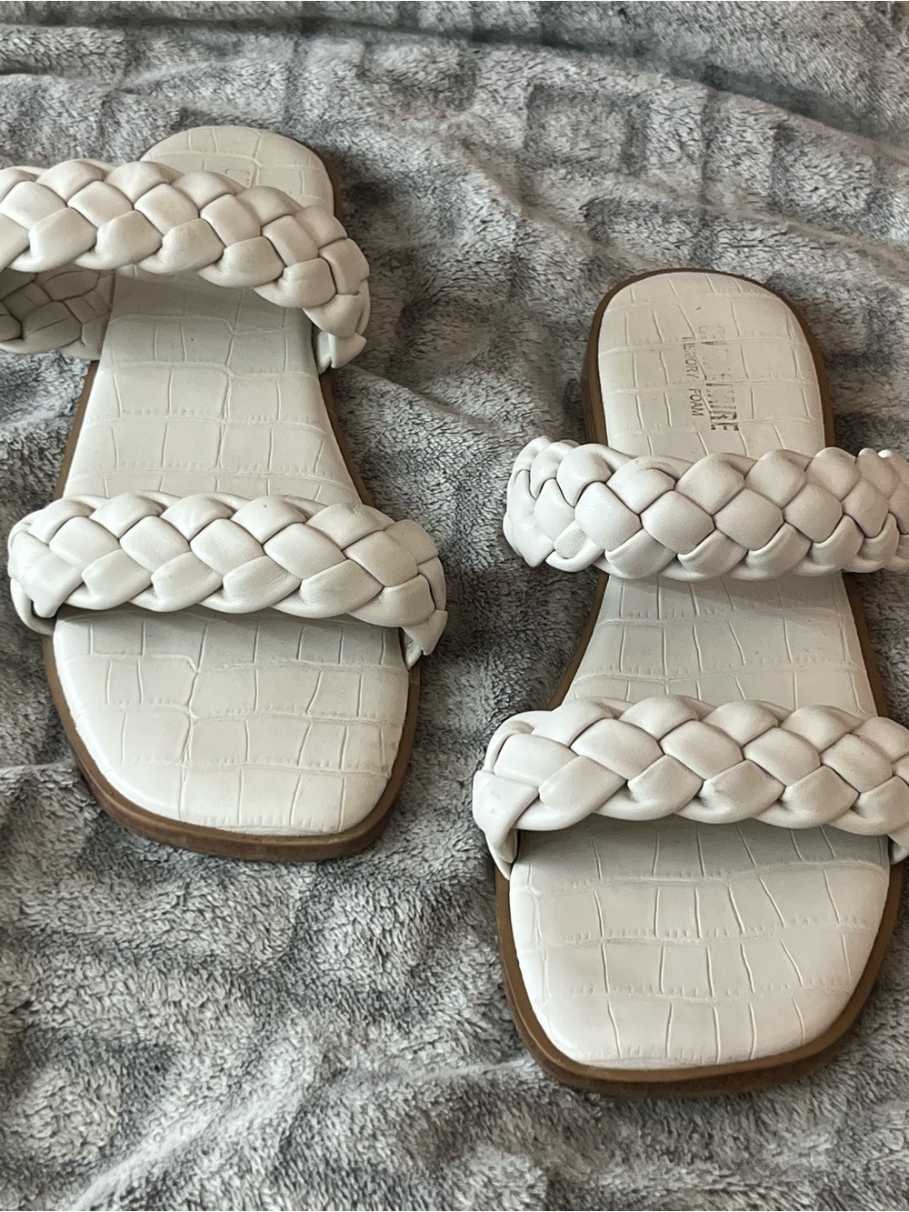 Cushionaire White Braided Memory Foam Slide Sandals Women’s US Size 8